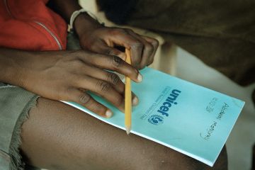 Sierra Leone / former child soldiers at school to return to civil society.
